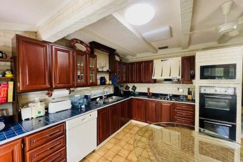 Купить виллу или дом в Сарасота, Флорида 4 комнаты, 214.51м2, № 2105709 - фото 15