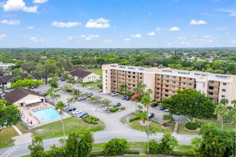 Condo in Lake Worth, Florida, 2 bedrooms  № 2261231 - photo 19
