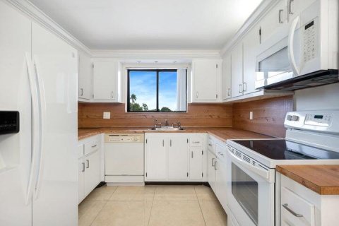 Condo in Lake Worth, Florida, 2 bedrooms  № 2261231 - photo 2