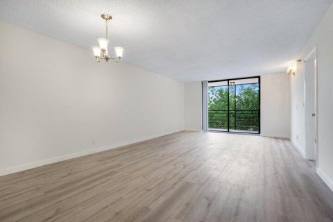 Condo in Lake Worth, Florida, 2 bedrooms  № 2261231 - photo 6
