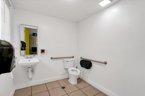 Купить коммерческую недвижимость в Майами, Флорида № 1942012 - фото 10