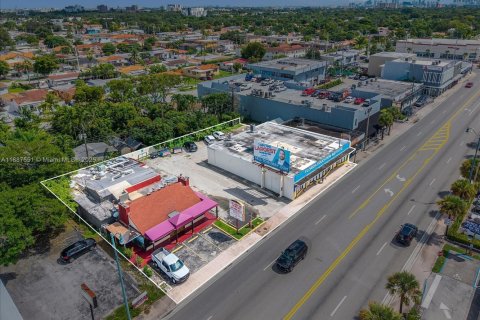 Купить коммерческую недвижимость в Майами, Флорида № 1942012 - фото 2