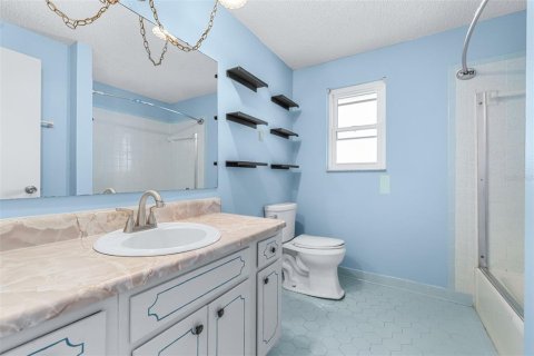 House in Avon Park, Florida 4 bedrooms, 197.32 sq.m. № 2427080 - photo 25