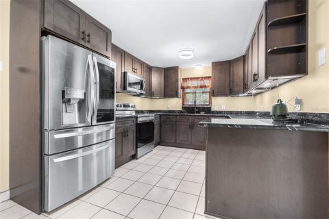 House in Avon Park, Florida 4 bedrooms, 197.32 sq.m. № 2427080 - photo 12