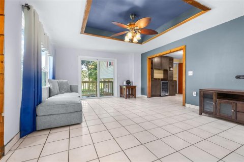 House in Avon Park, Florida 4 bedrooms, 197.32 sq.m. № 2427080 - photo 18