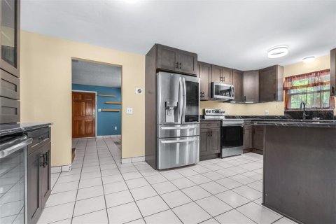 House in Avon Park, Florida 4 bedrooms, 197.32 sq.m. № 2427080 - photo 11
