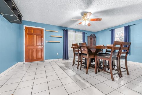 House in Avon Park, Florida 4 bedrooms, 197.32 sq.m. № 2427080 - photo 9