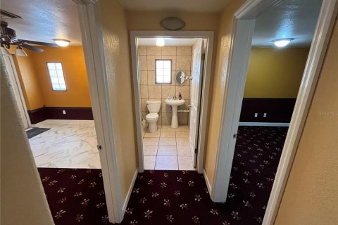 Commercial property in Avon Park, Florida 139.73 sq.m. № 2214685 - photo 13