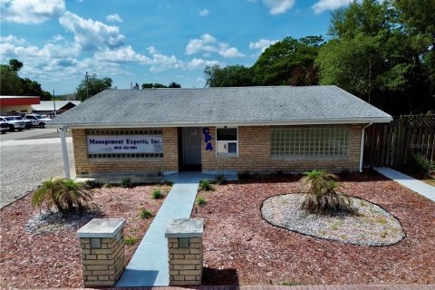 Commercial property in Avon Park, Florida 139.73 sq.m. № 2214685