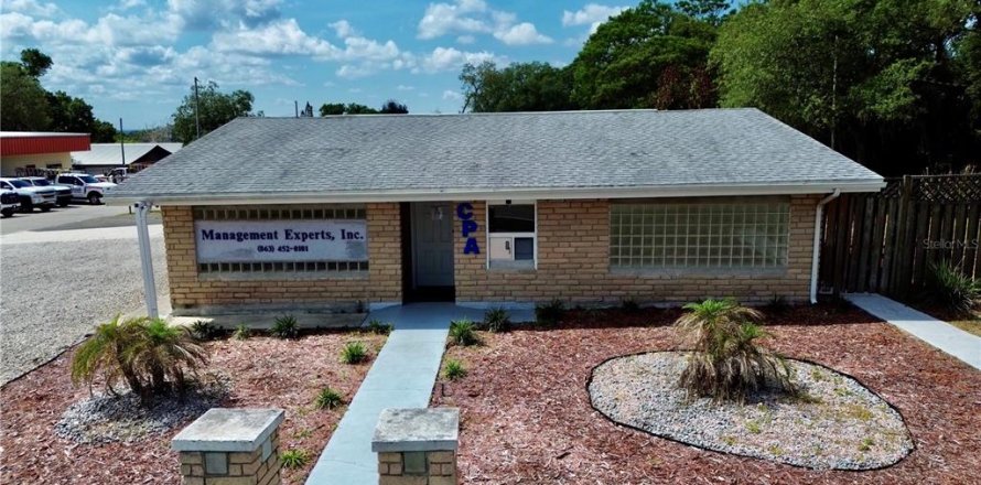 Commercial property in Avon Park, Florida 139.73 sq.m. № 2214685