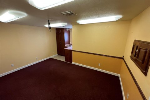 Commercial property in Avon Park, Florida 139.73 sq.m. № 2214685 - photo 8