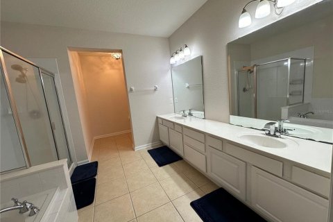 Condo in Orlando, Florida, 3 bedrooms  № 2205731 - photo 17