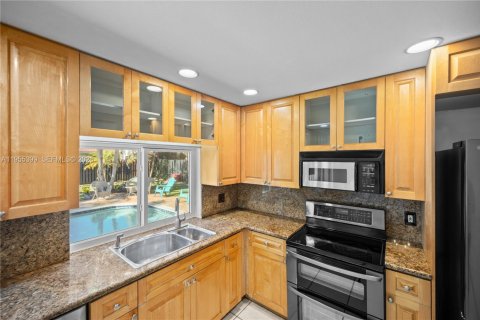 Купить виллу или дом в Купер-Сити, Флорида 5 комнат, 240.25м2, № 2010542 - фото 29