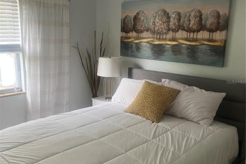 Condo in Sarasota, Florida, 2 bedrooms № 2226661 - photo 11