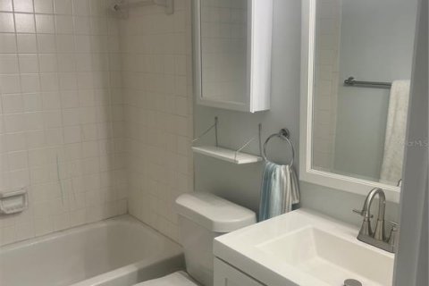 Condo in Sarasota, Florida, 2 bedrooms № 2226661 - photo 12