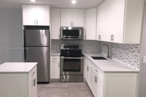 Condo in Deerfield Beach, Florida, 1 bedroom  № 2194949 - photo 2