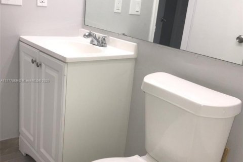 Condo in Deerfield Beach, Florida, 1 bedroom  № 2194949 - photo 8