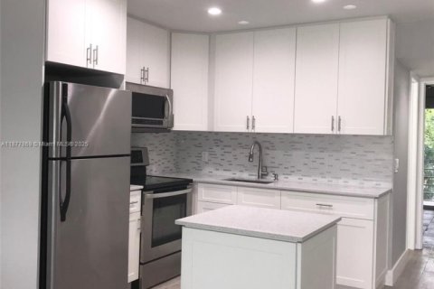 Condo in Deerfield Beach, Florida, 1 bedroom  № 2194949 - photo 4