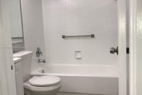 Condo in Deerfield Beach, Florida, 1 bedroom  № 2194949 - photo 7