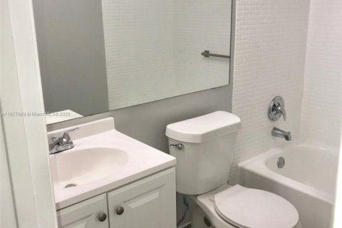 Condo in Deerfield Beach, Florida, 1 bedroom  № 2194949 - photo 6