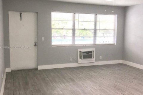 Condo in Deerfield Beach, Florida, 1 bedroom  № 2194949 - photo 5