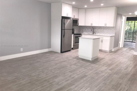 Condo in Deerfield Beach, Florida, 1 bedroom № 2194949