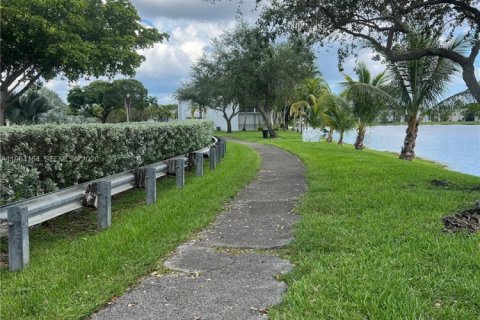 Condo in Homestead, Florida, 2 bedrooms  № 2026575 - photo 13