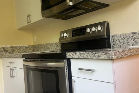 Condo in Homestead, Florida, 2 bedrooms  № 2026575 - photo 25