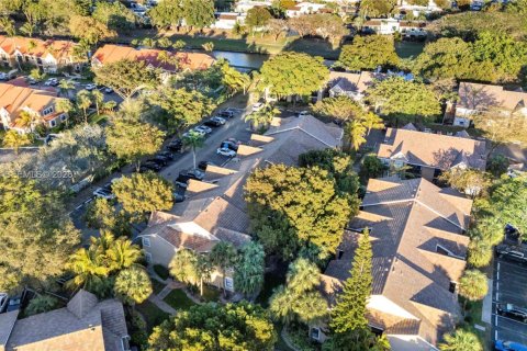 Condo in Miami, Florida, 1 bedroom  № 2066099 - photo 22