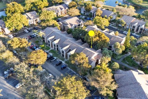 Condo in Miami, Florida, 1 bedroom  № 2066099 - photo 25