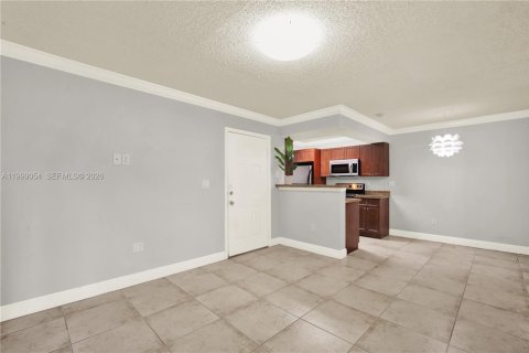 Condo in Miami, Florida, 1 bedroom  № 2066099 - photo 4