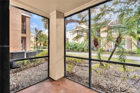 Condo in Miami, Florida, 1 bedroom  № 2066099 - photo 16