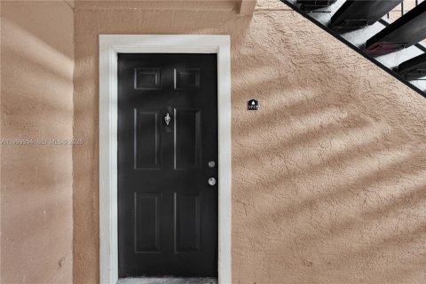 Condo in Miami, Florida, 1 bedroom  № 2066099 - photo 3