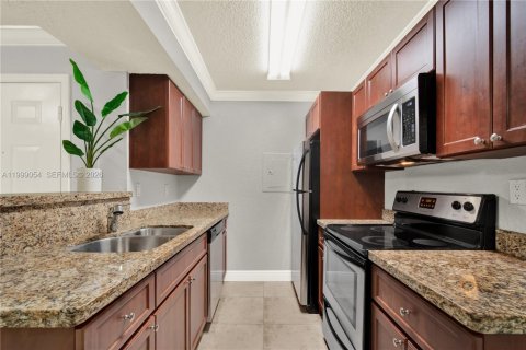 Condo in Miami, Florida, 1 bedroom  № 2066099 - photo 9