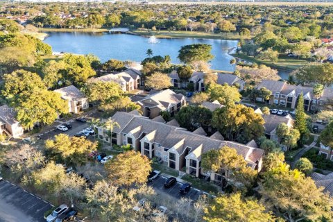 Condo in Miami, Florida, 1 bedroom  № 2066099 - photo 23