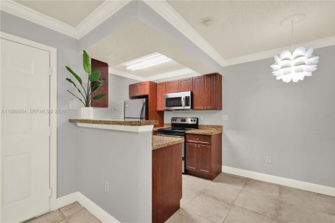 Condo in Miami, Florida, 1 bedroom  № 2066099 - photo 7
