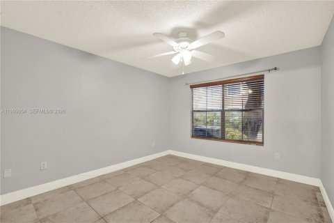 Condo in Miami, Florida, 1 bedroom  № 2066099 - photo 10