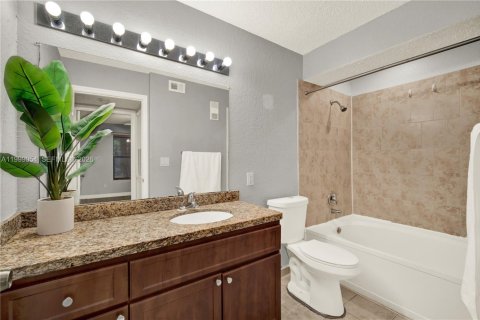 Condo in Miami, Florida, 1 bedroom  № 2066099 - photo 13