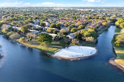 Condo in Miami, Florida, 1 bedroom  № 2066099 - photo 28