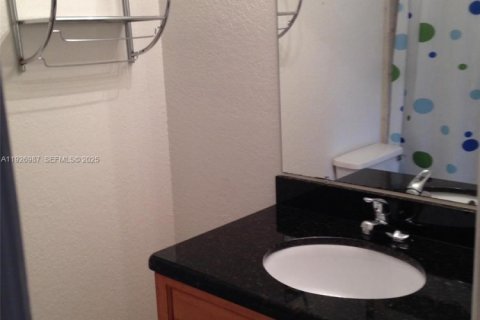 Condo in Miami, Florida, 1 bedroom № 1986275 - photo 8