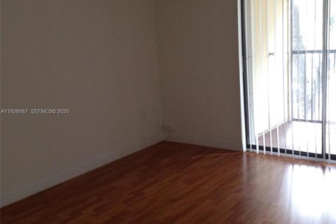 Condo in Miami, Florida, 1 bedroom № 1986275 - photo 5