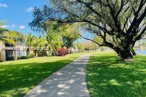 Condo in Miami, Florida, 1 bedroom № 1986275 - photo 18