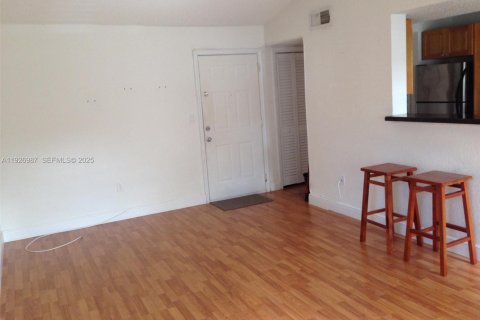 Condo in Miami, Florida, 1 bedroom № 1986275 - photo 6