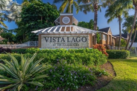 Condo in Miami, Florida, 1 bedroom № 1986275 - photo 1