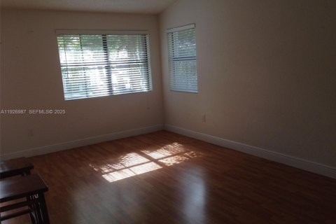 Condo in Miami, Florida, 1 bedroom № 1986275 - photo 4