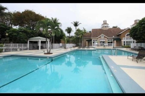 Condo in Miami, Florida, 1 bedroom № 1986275 - photo 25