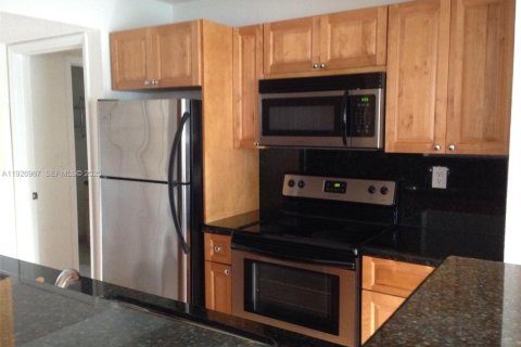 Condo in Miami, Florida, 1 bedroom № 1986275 - photo 2