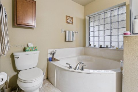 Casa en venta en Williston, Florida, 4 dormitorios, 228.08 m2 № 2056302 - foto 30