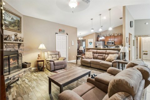 Casa en venta en Williston, Florida, 4 dormitorios, 228.08 m2 № 2056302 - foto 13