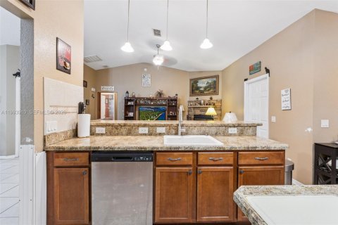 Casa en venta en Williston, Florida, 4 dormitorios, 228.08 m2 № 2056302 - foto 20